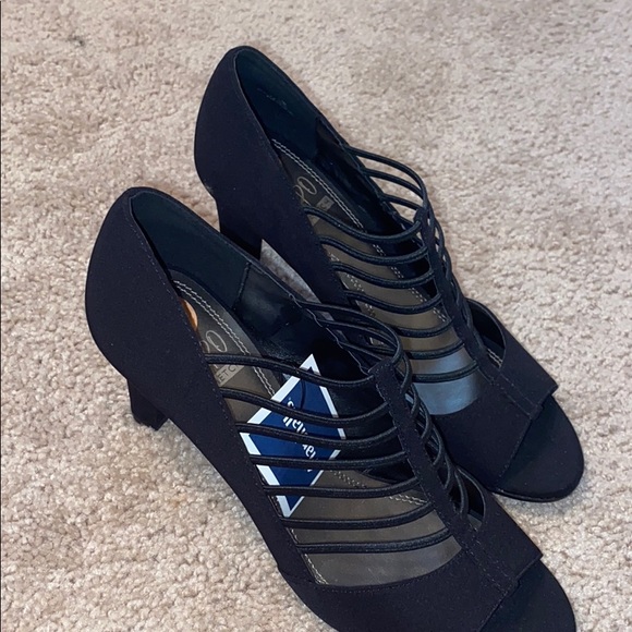 Heels - Picture 2 of 2